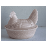 VINTAGE WESTMORELAND SHELL PINK HEN ON NEST