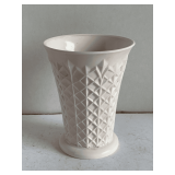 VINTAGE SHELL PINK JEANNETTE MILK GLASS VASE 7" TALL