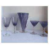 VINTAGE MURANO STYLE "FILIGRANA" ART GLASS AMETHYST WATER PITCHER WITH 2 MATCHING COCKTAIL GLASSES & 2 MATCHING WINE GLASSES