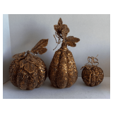 3 GLITTER PUMPKINS