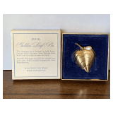 VINTAGE AVON GOLDEN LEAF BROOCH HOLDS PERFUME GLACE IN ORIGINAL BOX