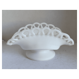 VINTAGE L.E. SMITH COLONIAL LACE WHITE MILK GLASS BANANA BOAT DISH 8 1/2" LONG X 5" WIDE X 4" TALL