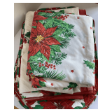CHRISTMAS LINEN LOT TO INCLUDE PLACEMATS, TABLECLOTHS & NAPKINS