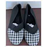 NEW SIZE 7 1/2 M BLACK & WHITE CANVAS SHOES