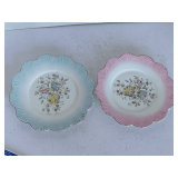 PAIR OF VINTAGE FLORAL W/ GOLD TRIM DESSERT PLATES 8" ROUND
