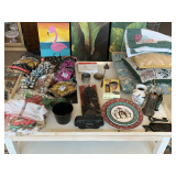 MISC TABLE LOT TO INCLUDE 3 THROW PILLOWS, DIFFUSER SET & MORE