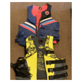 2 ADULT LIFE JACKETS (SIZE L/XL)
