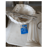 Pedestal Sink with Level and Touch-Up Refill
