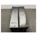 Two bottle carry case, see pictures for details.