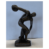VINTAGE 1971 AUSTIN PRODUCTIONS DISCOBOLUS PLASTER STATUE (BRONZE IN COLOR) 13 1/2" TALL X 8" WIDE