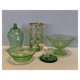 SHELF LOT TO INCLUDE VINTAGE LIGHT GREEN GLASS - SMALL VINTAGE FEDERAL GLASS GEORGIAN GREEN (URANIUM) GLASS BOWL, LIGHT GREEN (URANIUM) GLASS MAYONNAISE BOWL (BELIEVED TO BE TIFFIN) & MORE