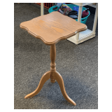SMALL SQUARE OAK SIDE TABLE/PLANT STAND 21" TALL X 11" SQUARE