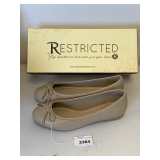 NEW RESTRICTED TAUPE FLATS SIZE 6