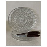 VINTAGE ANCHOR HOCKING "FAIRFIELD" ROUND SERVING 10" ROUND DISH, VINTAGE CRYSTAL SWIRL DISH 7 3/4" LONG X 5 1/4" WIDE X 1 3/4" DEEP & 4 VINTAGE SHEFFIELD ENGLAND LION BRAND STEAK KNIVES WITH FAUX ANTL