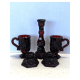 SHELF LOT TO INCLUDE VINTAGE RUBY RED CAPE COD DESIGN BY AVON - 2 FOOTED HANDLED MUGS, CANDLESTICK & PAIR OF CANDLEHOLDERS
