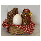 VINTAGE GIFTCO CERAMIC HEN IN BASKET WITH SALT & PEPPER SHAKERS 5" LONG X 5" WIDE X 5 1/2" TALL