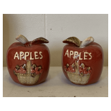 VINTAGE PAIR OF CERAMIC APPLE SALT & PEPPER SHAKERS
