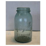 VINTAGE BLUE BALL PERFECT MASON QUART JAR
