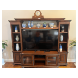 LR…Very nice entertainment unit, items shown in pictures are sold in separate lots. This piece features two side units with shelving and storage cubbies, bottom two door storage cabinet, and upper s