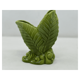 Master… Ceramic double green leaf vase, there is a chip on the base, see pictures for details.