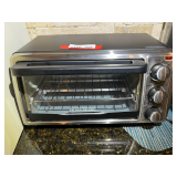 KIT… Black & Decker toaster oven, powers up, working condition unknown, see pictures for details.