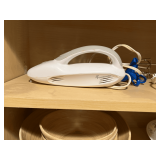 KIT… Cabinet lot marked 1118 of content of upper cabinets on both sides of microwave, includes a ToastMaster electric carving knife, Farberware electric hand mixer, serving bowl, Fiestaware creamer 