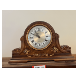 LR…Decoz vintage look battery powered mantle clock, working condition unknown, see pictures for details.