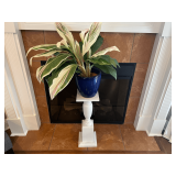 LR… Pedestal plant stand, comes with faux plant, see pictures for details.