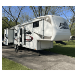2007  KEYSTONE  Keystone 2007 KEYSTONE-EVEREST FIFTH WHEEL CAMPER: ONE OWNER AND HAS BEEN KEPT UNDER SHELTER ALL ITS LIFE.