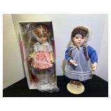 Collectible dolls, two pieces, see pictures or details.