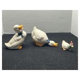 Ceramic duck decor, three pieces, see pictures for details.
