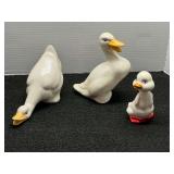 Ceramic duck figurines, three pieces, see pictures for details.