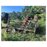 Vintage Farm implement, believed to be a vintage non-hydraulic batwing offset disc harrow, believed to be John Deere, see pictures for details.