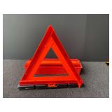 D5 –Roadside emergency warning triangle kit, comes with three triangles, see pictures or details.