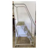 D3-Rolling warehouse ladder, see pictures for details.