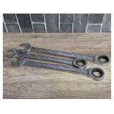 Combination wrenches with ratcheting end, three pieces, see pictures for details.