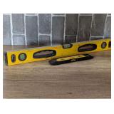 2’ level, also include a torpedo level, see pictures for details.