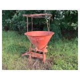 Vintage Baltic 3-point hitch, PTO-driven centrifugal fertilizer and seed spreader. See pictures for details.