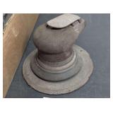 Vintage pneumatic dual-action (DA) random orbital palm sander with a round sanding pad and a top lever throttle, see pictures for details.