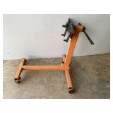 D3-Rolling engine stand, see pictures for details.