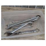 Standard combination wrenches, six pieces, tub is not included, see pictures for details.
