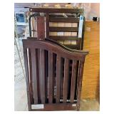 D5 – Convertible crib/baby bed, please inspect this item to make sure it fits your needs, no guarantee all parts are there, see pictures or details.