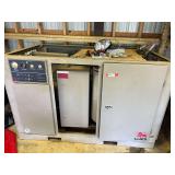 D2 –LeRoi industrial compressor W40SS, working condition unknown, please inspect this item to make sure it fits your needs. See pictures for details.