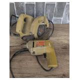 D5 – Black & Decker electric finish saw, also includes an electric Black & Decker 1/4” drill. Powers up, working condition unknown, see pictures for details.
