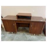 Administrator desk, has one drawer and two side cabinets. See pictures for details.