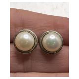 PAIR STERLING SILVER 925 PIERCED WHITE PEARL STUD EARRINGS (TOTAL WEIGHT 6.06 GRAMS)