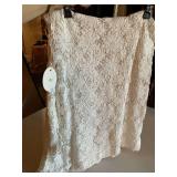 WHITE HANDMADE VINTAGE TABLECLOTH (UNSURE OF SIZE)