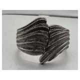 VINTAGE TEXTURED LEAVES TAPERED HINGED BRACELET
