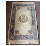 ANTIQUE CHINESE HAND KNOTTED IVORY/BLUE WOOL AREA RUG (NEEDS TO BE CLEANED) 42" X 71"