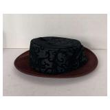 VINTAGE KATHY JEANNE BROWN FELT & BLACK FANCY BRIMMED HAT